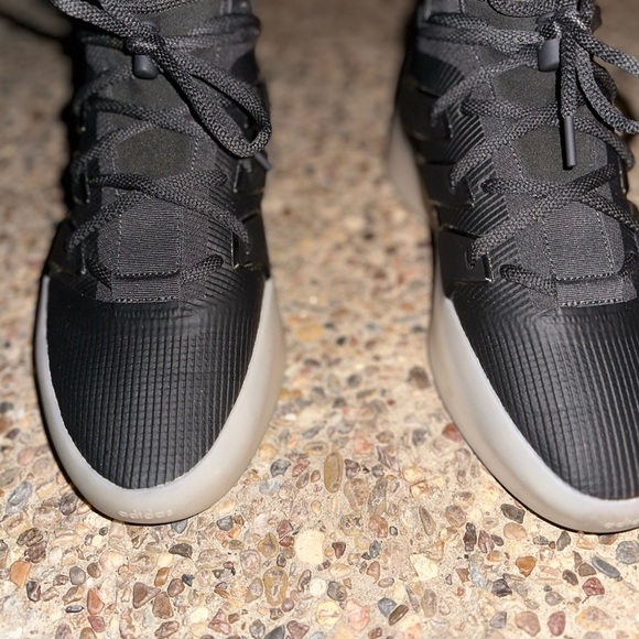 FEAR OF GOD x ADIDAS BASKETBALL 1 - Picture 4 of 8